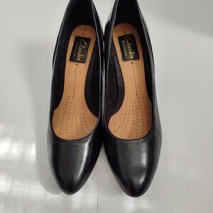 Ladies SZ 6-1/2M Clarks Artisan Black Mixed-Media Leather/Patent Leather…